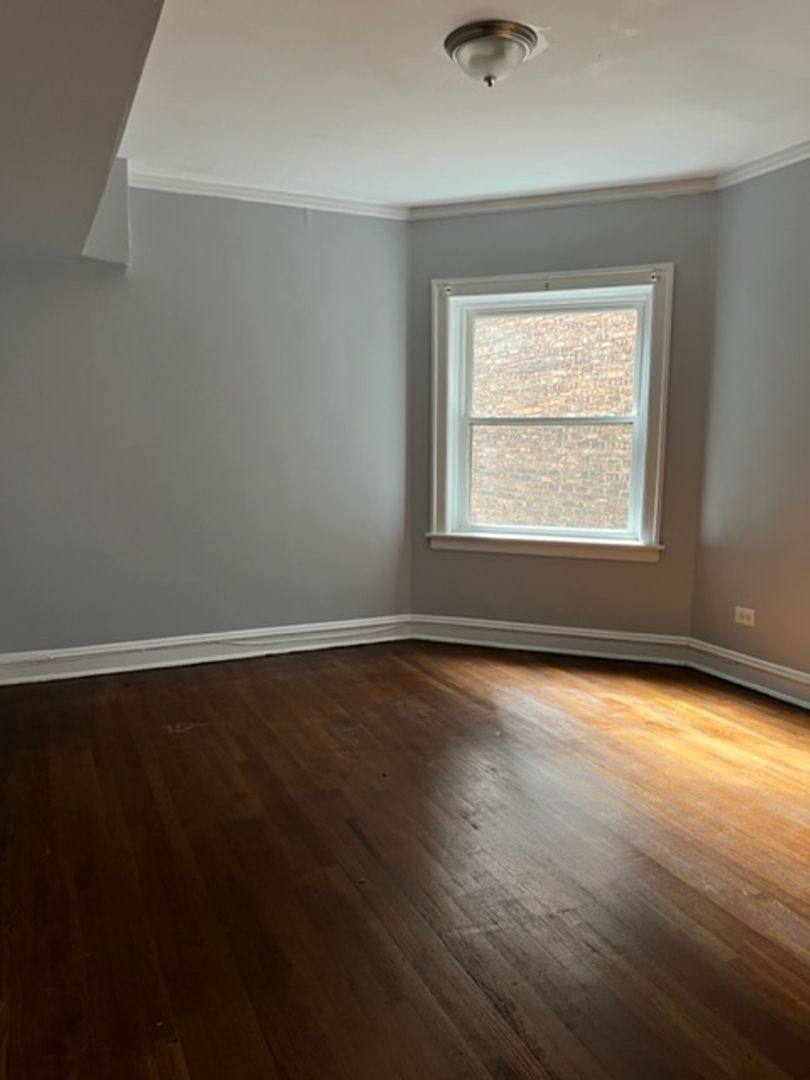 Apartment for rent at 8038 S Maryland Ave, Chicago, IL 60619