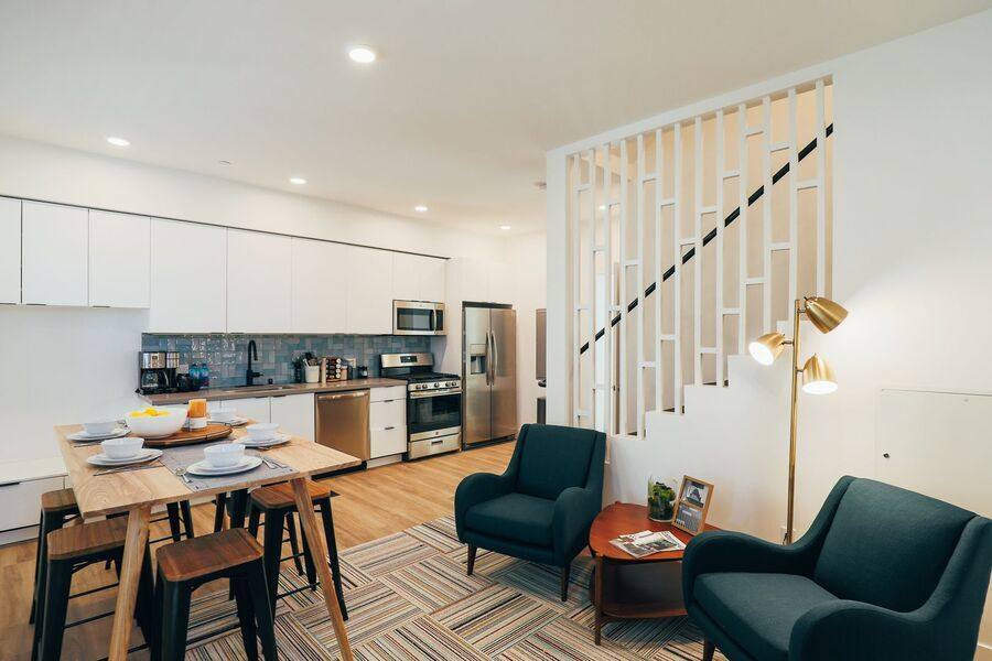 Townhouse for rent at 1801 Linden St #4C, Oakland, CA 94607