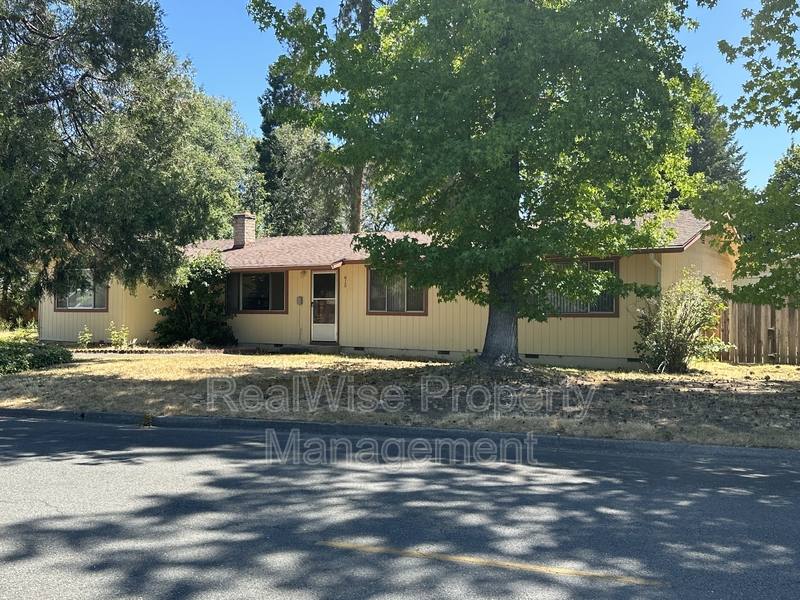 House for rent at 615 SW Westholm Ave, Grants Pass, OR 97526