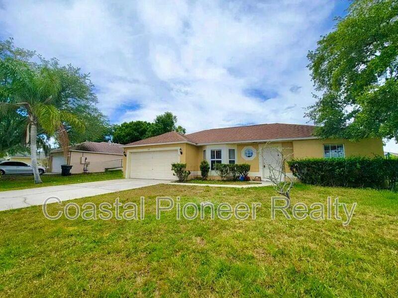 House for rent at 462 Lark Court, Kissimmee, FL 34759