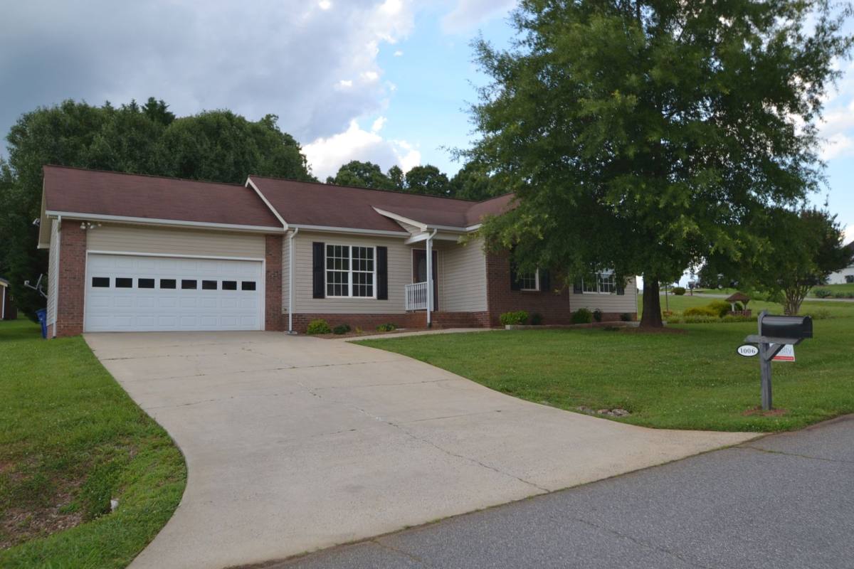 House for rent at 1006 Atherstone St, Conover, NC 28613
