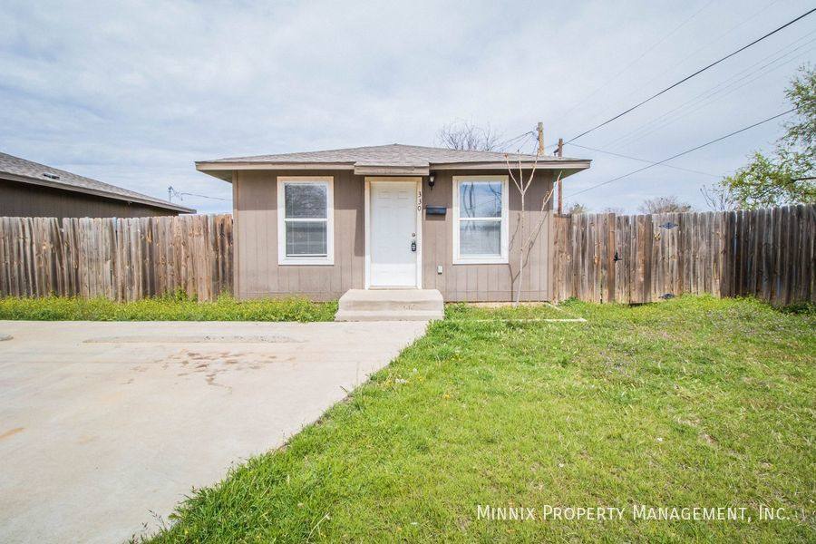 House for rent at 300 E Lynn St, Slaton, TX 79364