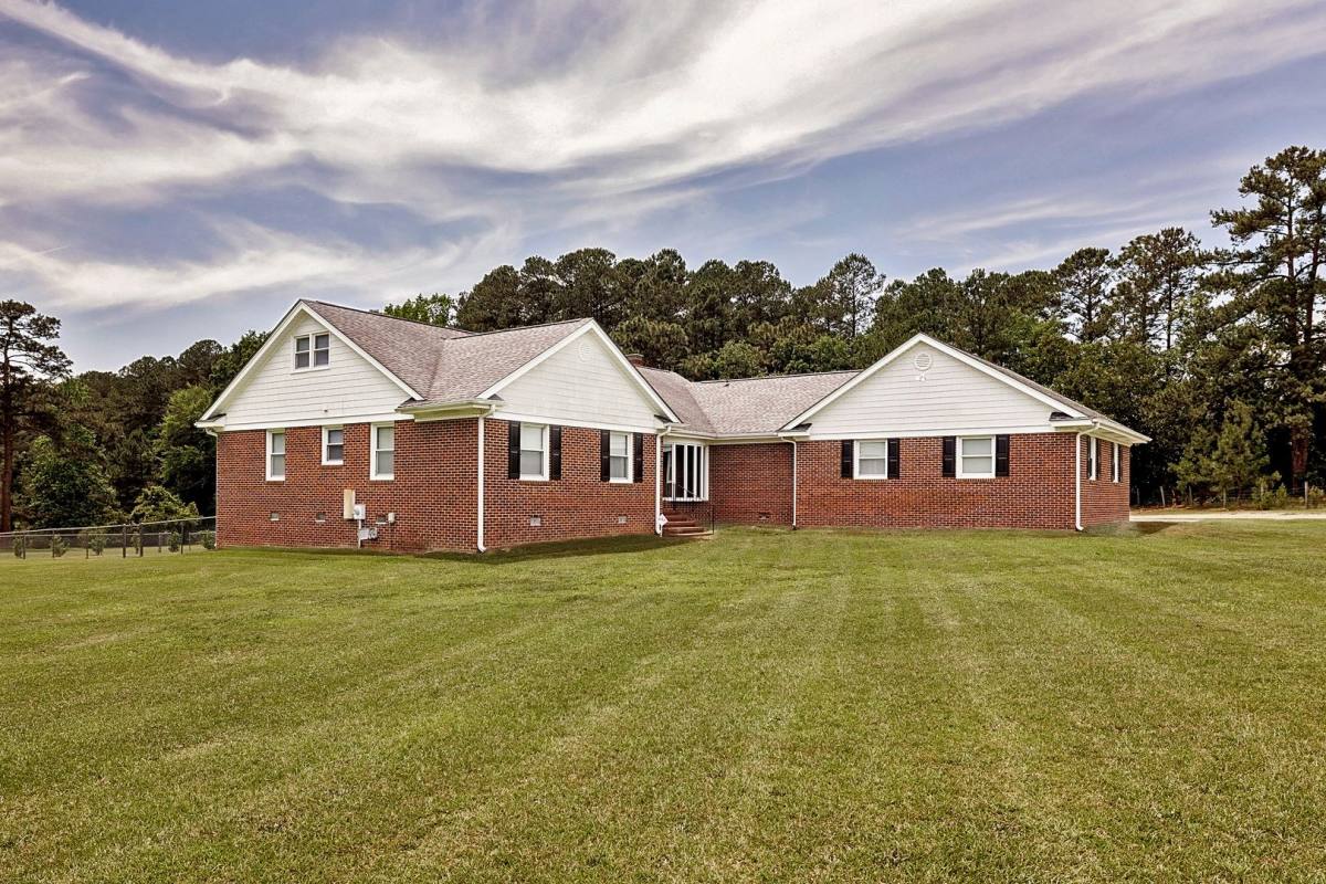 House for rent at 329 Eddies Lane, Fayetteville, NC 28311