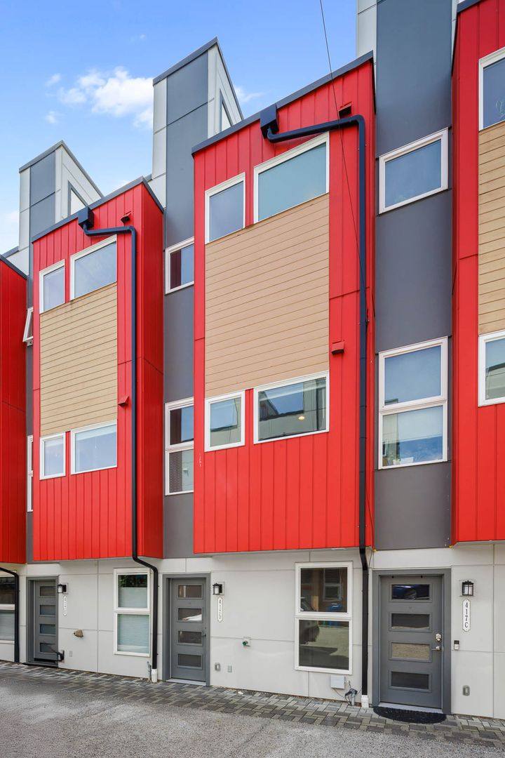 Townhouse for rent at 417 Martin Luther King Jr Way S #D, Seattle, WA 98144