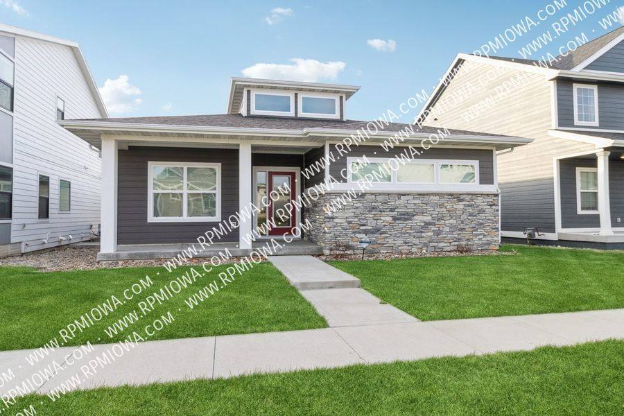 House for rent at 499 S Blue Stone Way, West Des Moines, IA 50266