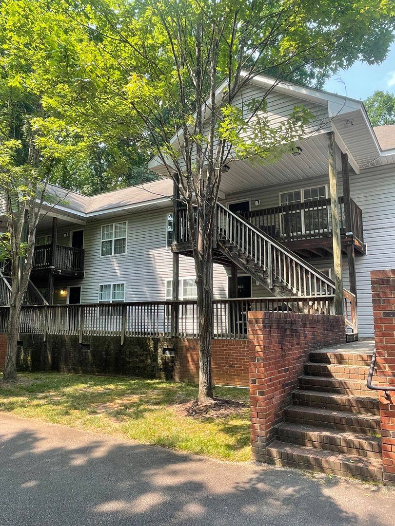 Apartment for rent at 1514 Collegeview Ave, Raleigh, NC 27606