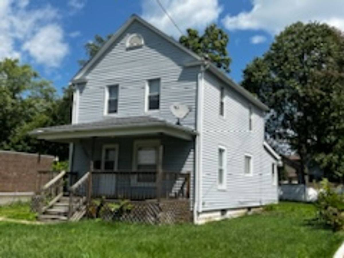 House for rent at 1305 Curtis St, Akron, OH 44301