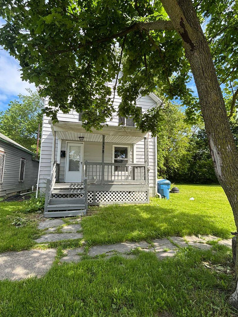 House for rent at 338 W 17th St, Lorain, OH 44052
