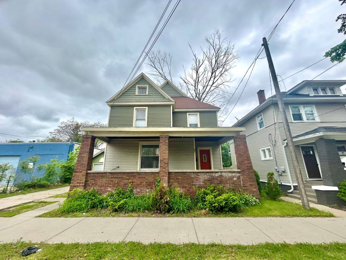 Apartment for rent at 743 Neland Ave SE, Grand Rapids, MI 49506