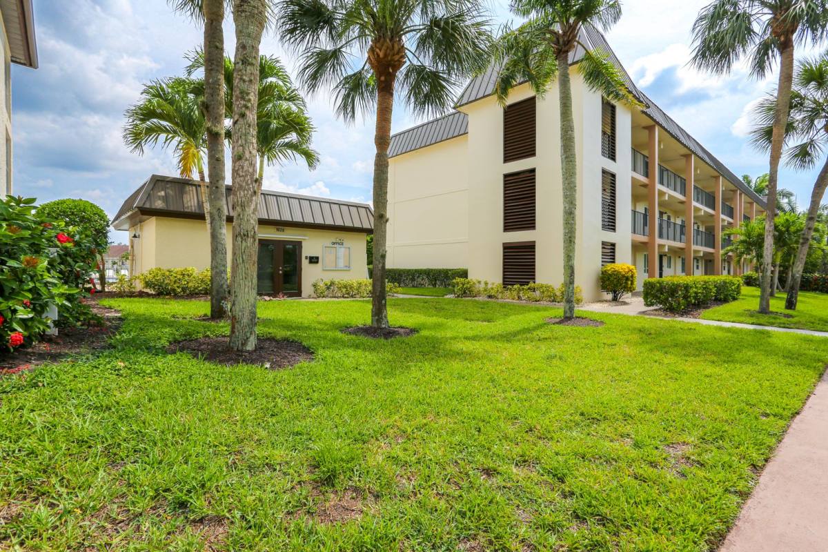 House for rent at 1024 Manatee Rd, Naples, FL 34114