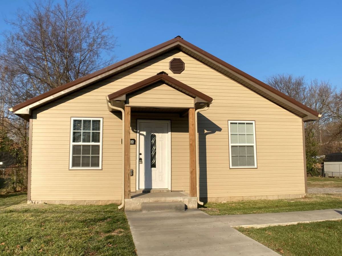 House for rent at 1008 E 1st St, Hopkinsville, KY 42240