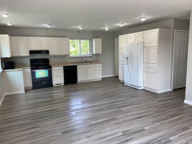 House for rent at 734 S Walnut St, Howell, MI 48843