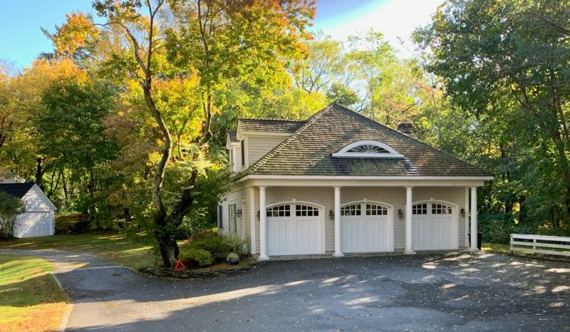 House for rent at 120 Plainview Rd, Woodbury, NY 11797