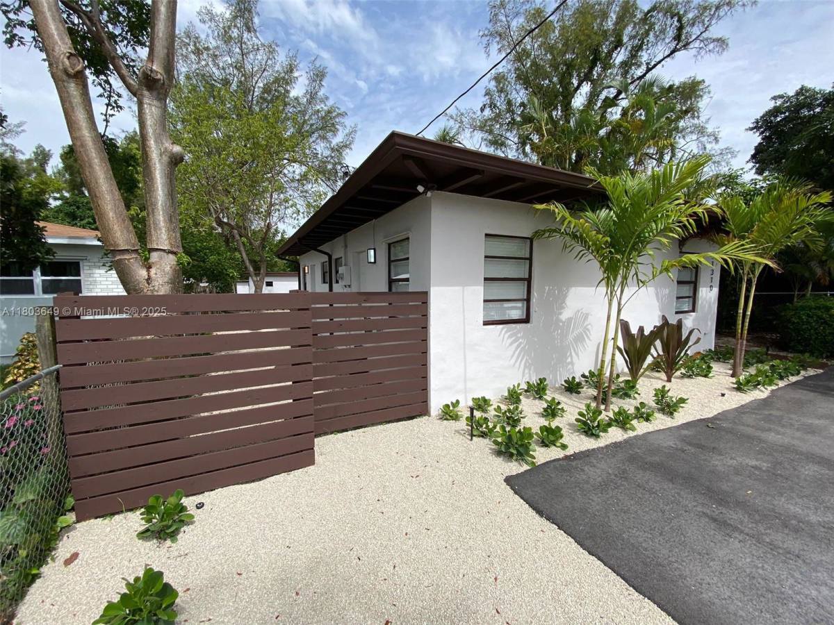 Apartment for rent at 11310 Peachtree Dr, Miami, FL 33161