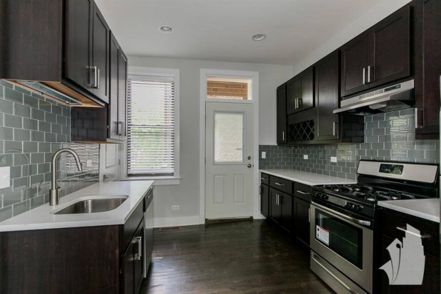 Apartment for rent at 1948 W Nelson St, Chicago, IL 60657