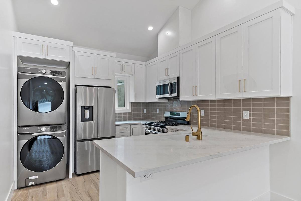 Apartment for rent at 2616 Glendale Blvd, Los Angeles, CA 90039