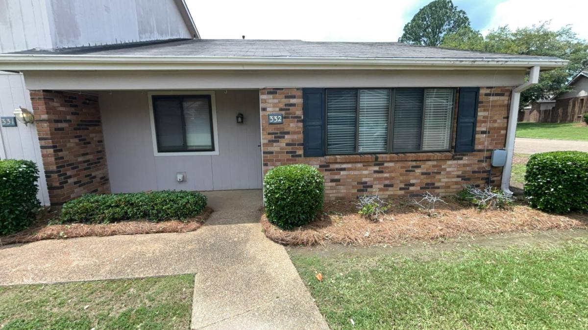 Townhouse for rent at 332 Lakebend Dr, Brandon, MS 39042