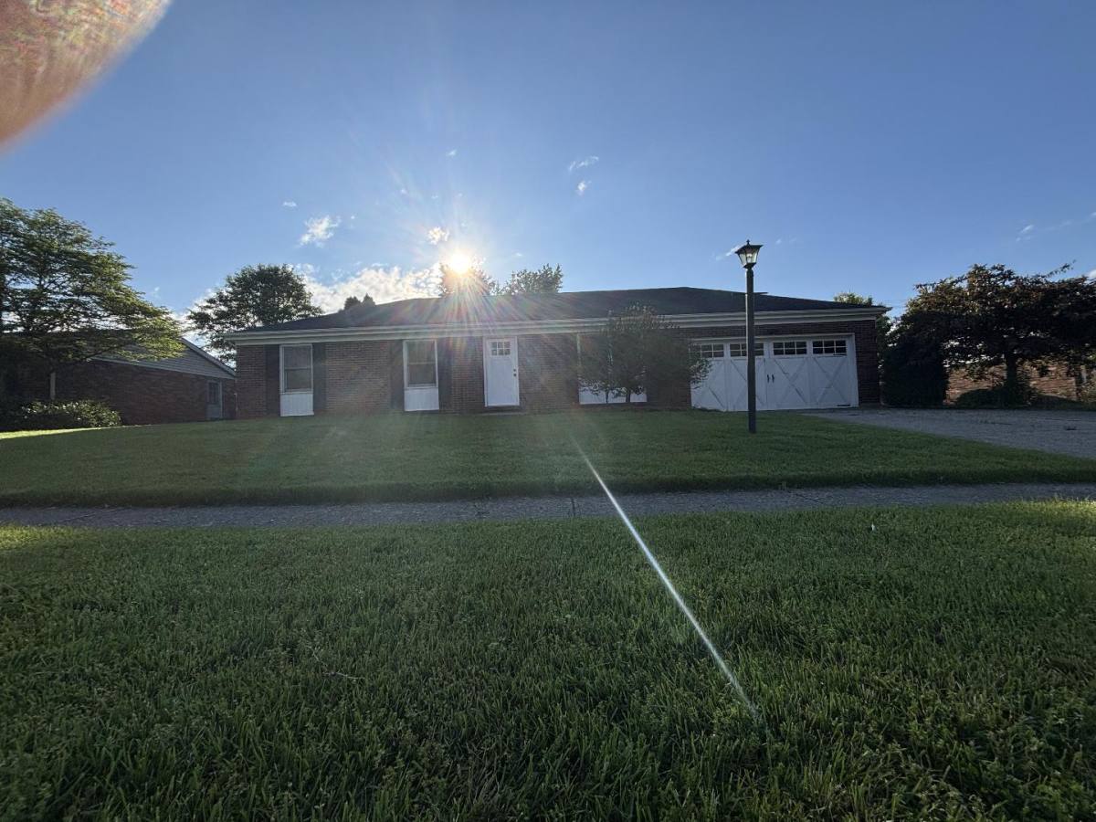 House for rent at 2301 Oak Park Dr, Richmond, IN 47374