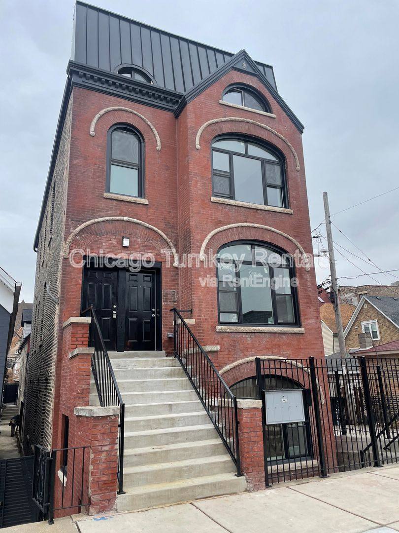 Apartment for rent at 2112 W 23rd Place #G, Chicago, IL 60608