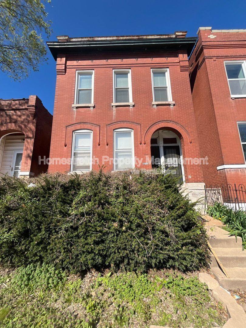 Apartment for rent at 3233 Oregon Ave #1, Saint Louis, MO 63118
