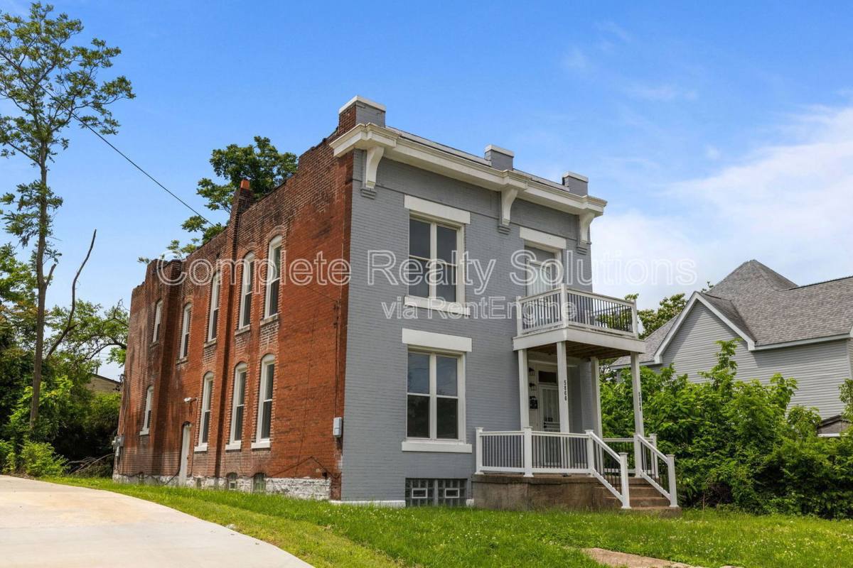 Apartment for rent at 5866 Etzel Ave #1F, Saint Louis, MO 63112