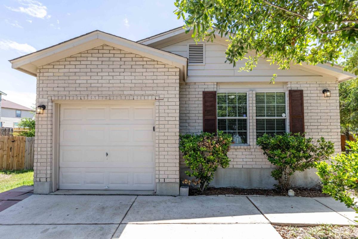 House for rent at 8434 Miners Point #214TXSAT, San Antonio, TX 78252