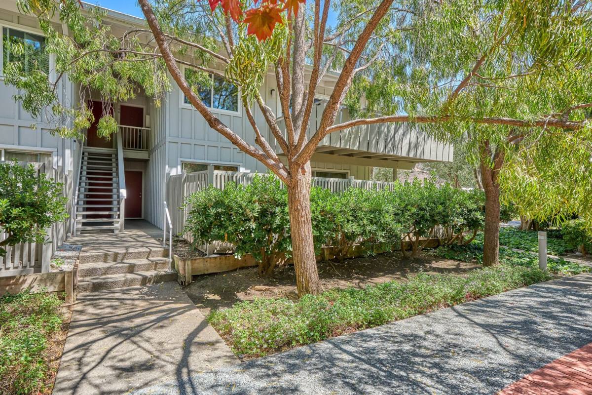Townhouse for rent at 255 S Rengstorff Ave, Mountain View, CA 94040