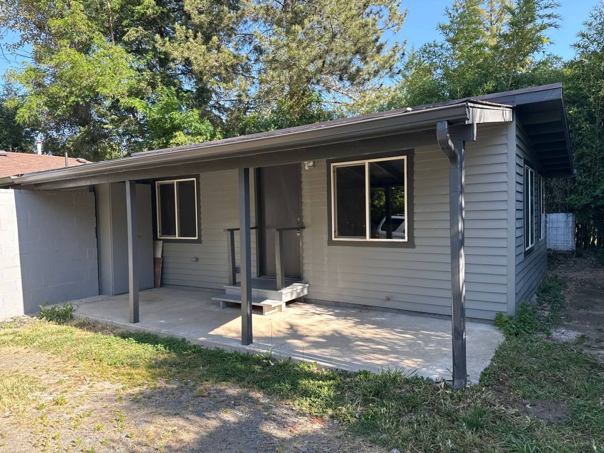 Apartment for rent at 1333 & 1 2 NE, Grants Pass, OR 97526