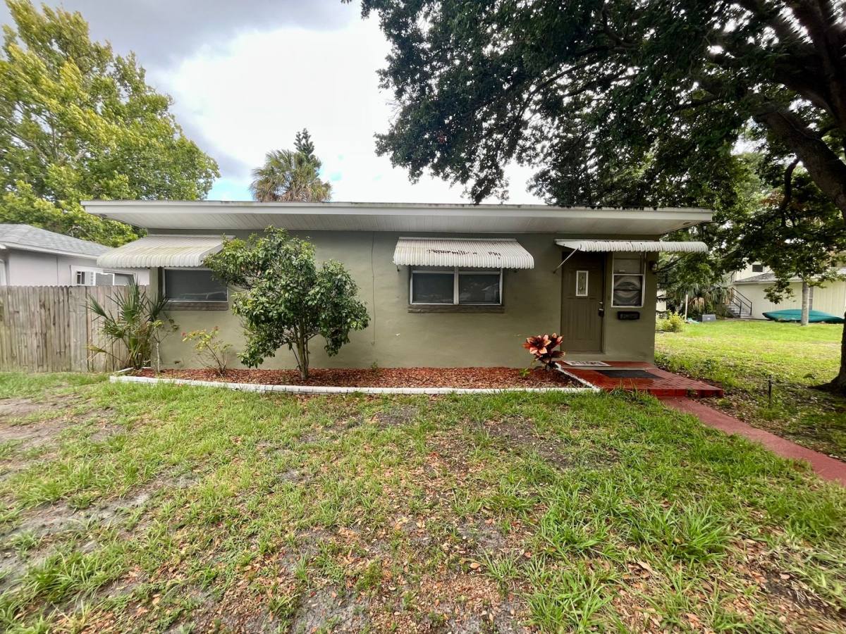 House for rent at 860 44th Ave N, Saint Petersburg, FL 33703