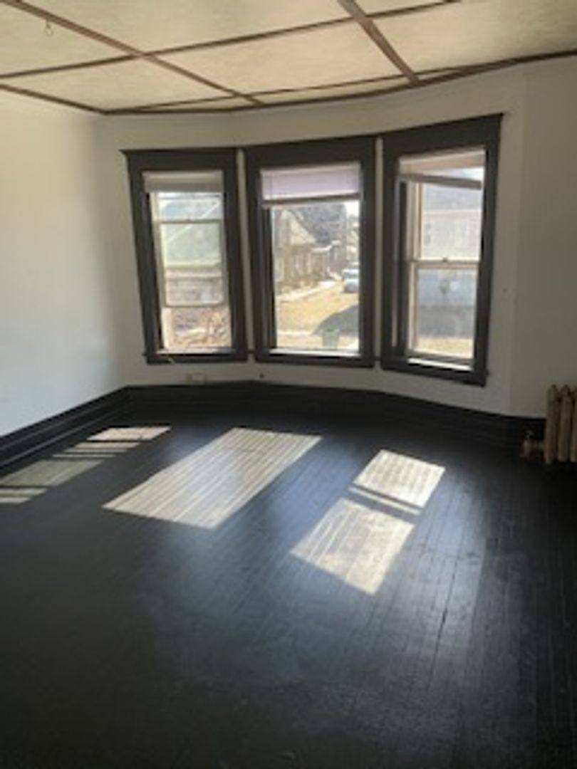 Apartment for rent at 117 1 2 Lafayette St, Waterloo, IA 50703