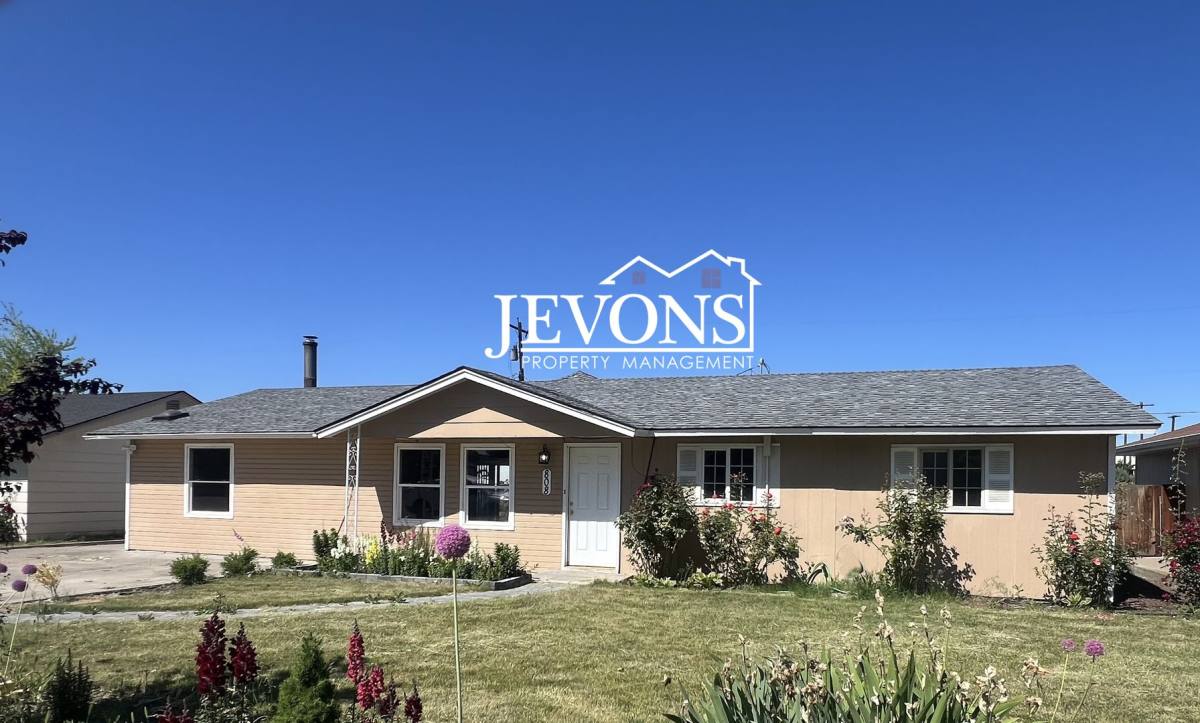 House for rent at 808 S 50th Ave, Yakima, WA 98908