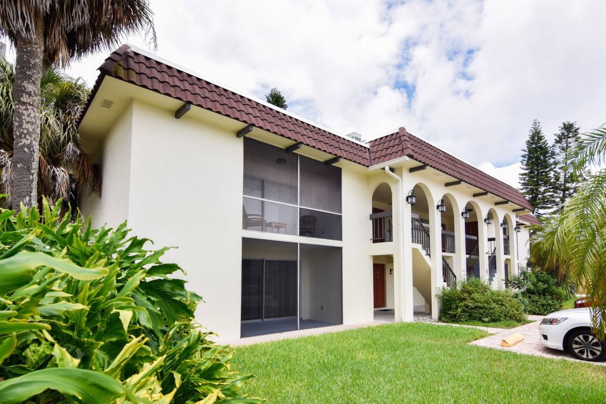 Apartment for rent at 8012 Blind Pass Rd, Saint Petersburg, FL 33706