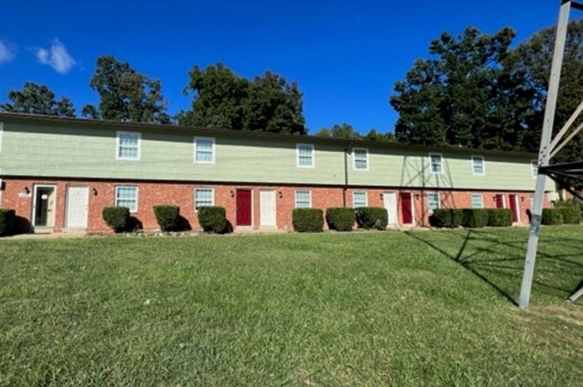 Apartment for rent at 400-426 Greenbriar Rd, Greensboro, NC 27405