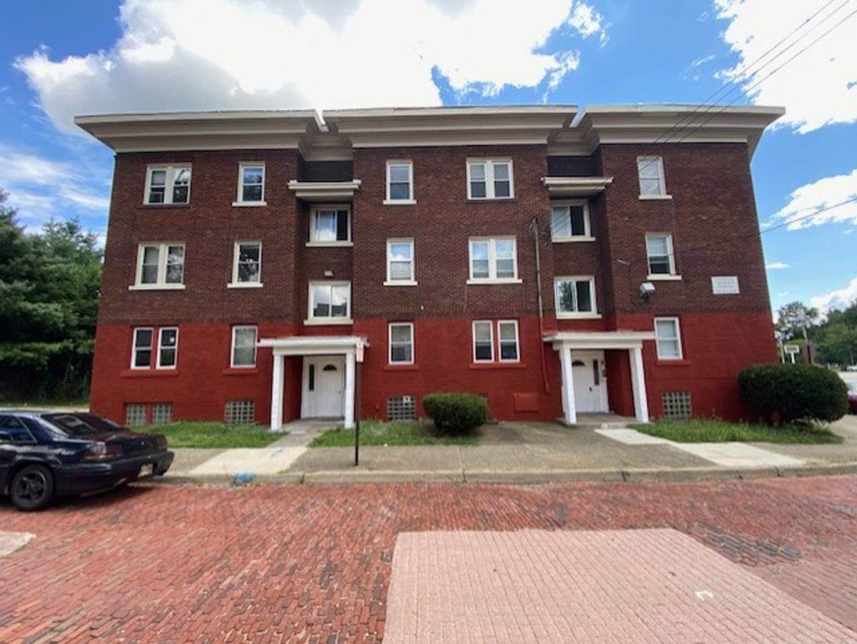 Apartment for rent at 23-27 Charlotte St, Akron, OH 44303