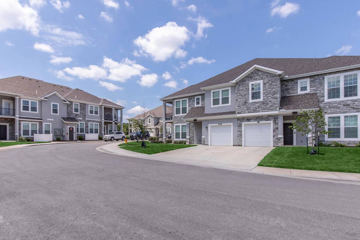 Apartment for rent at 15100 Lamar Ave, Overland Park, KS 66223