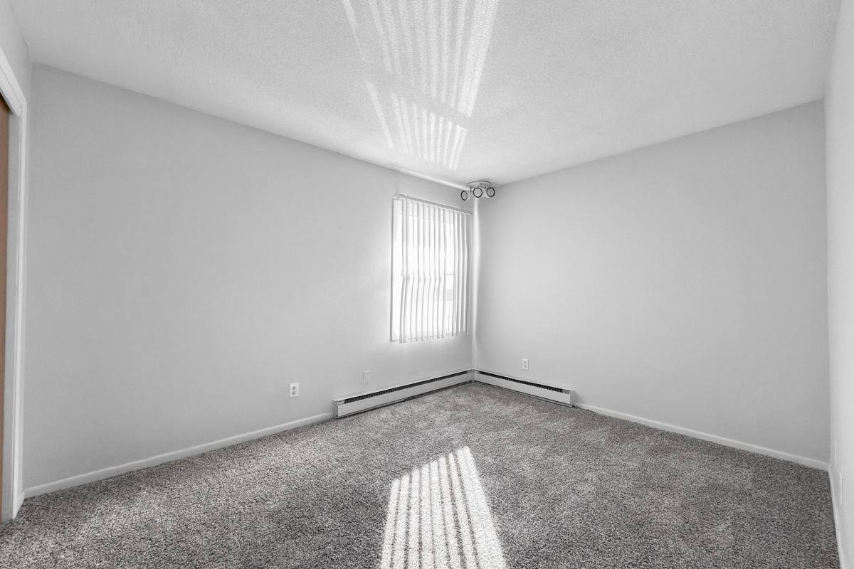 Apartment for rent at 7800 Iltis Dr, Urbandale, IA 50322