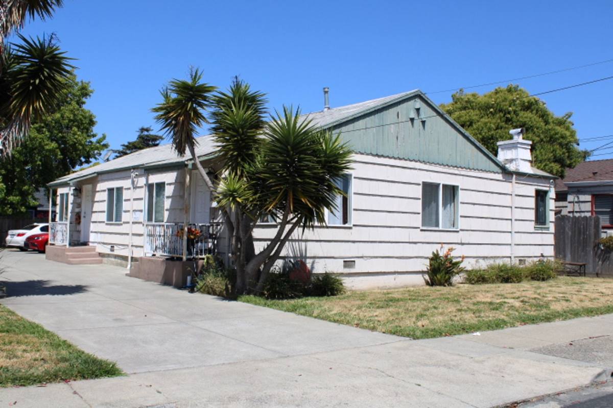 Townhouse for rent at 827-837 33rd St, Richmond, CA 94804