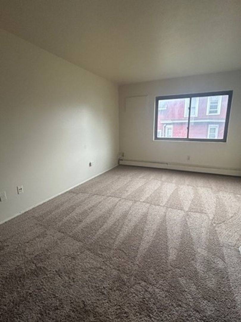 Apartment for rent at 3250 E 49th St, Cleveland, OH 44127