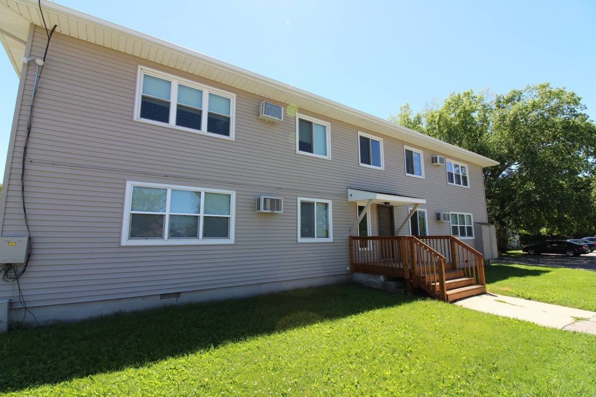 Apartment for rent at 3419-3421 Kingswood Place, Waterloo, IA 50701