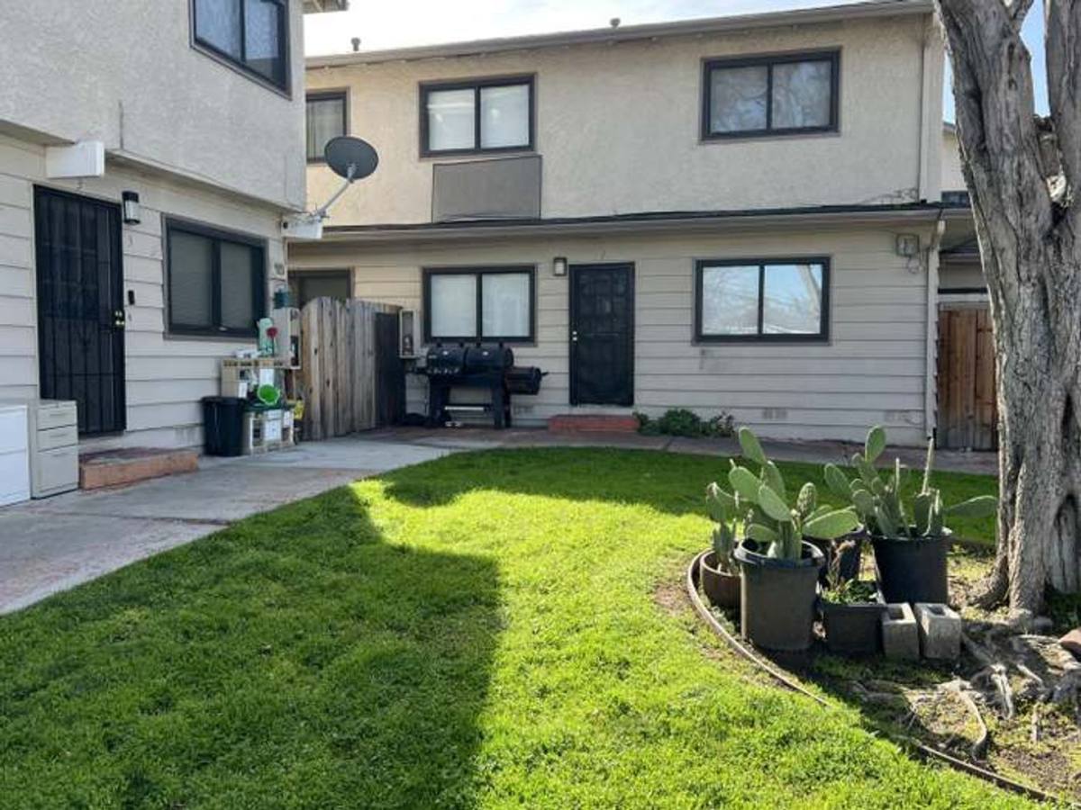 Townhouse for rent at 920 Clyde Ave, Santa Clara, CA 95050