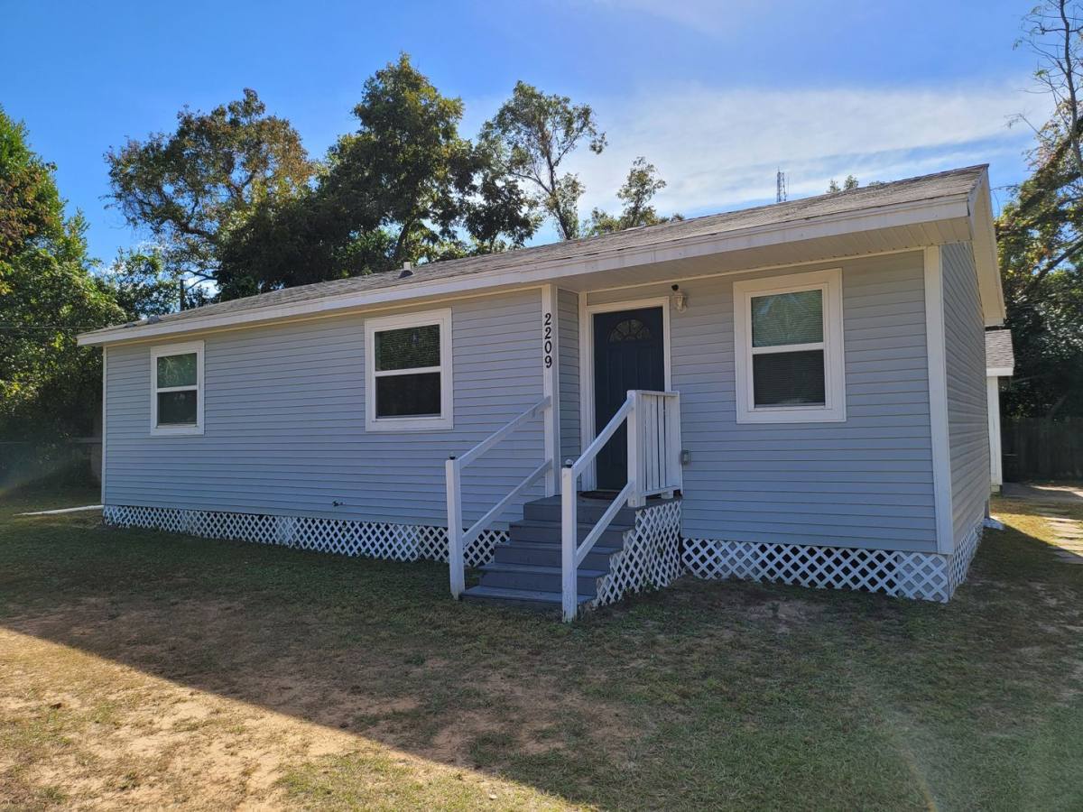 House for rent at 2209 W Yonge St, Pensacola, FL 32505