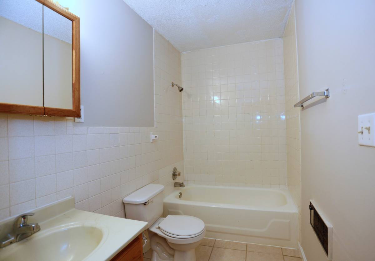 Apartment for rent at 300 W Mound, Decatur, IL 62526