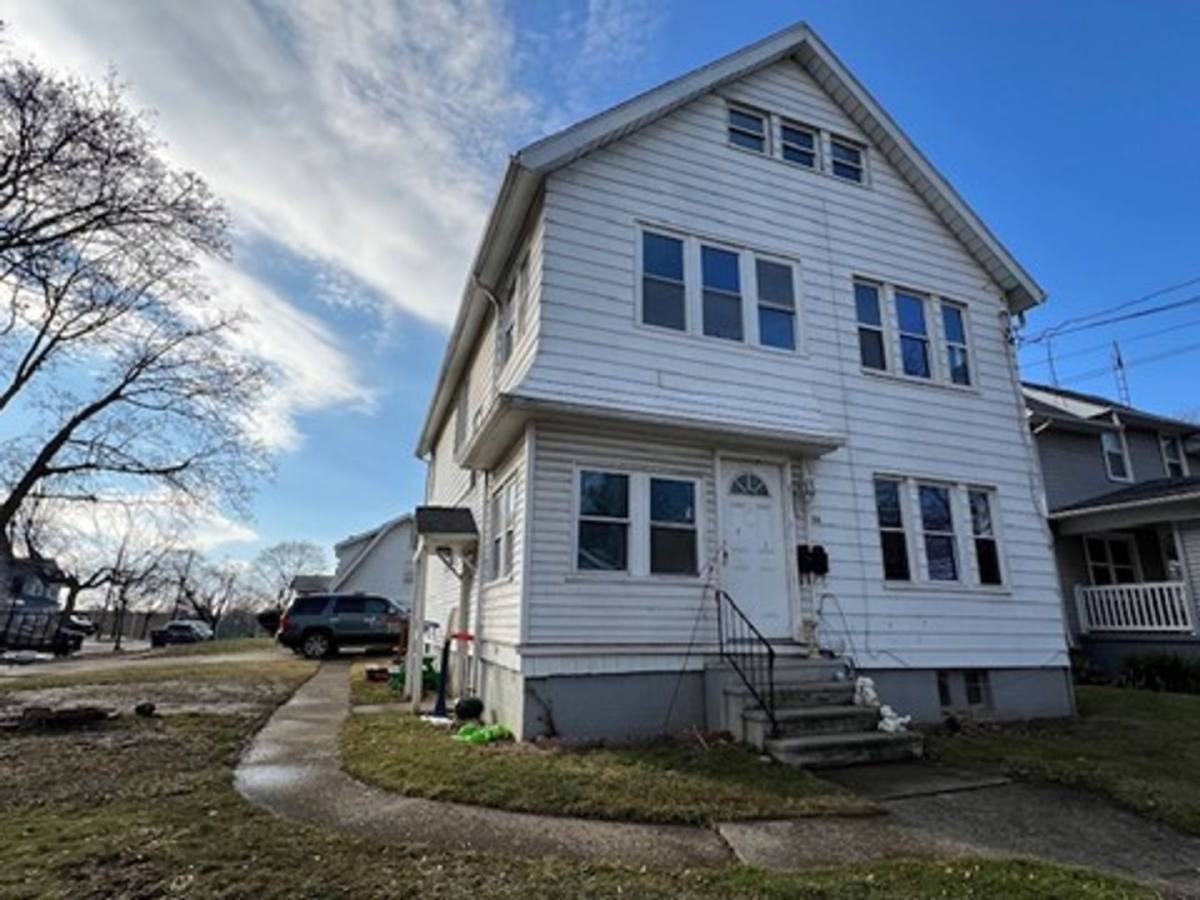 Apartment for rent at 656 Hammel St, Akron, OH 44306