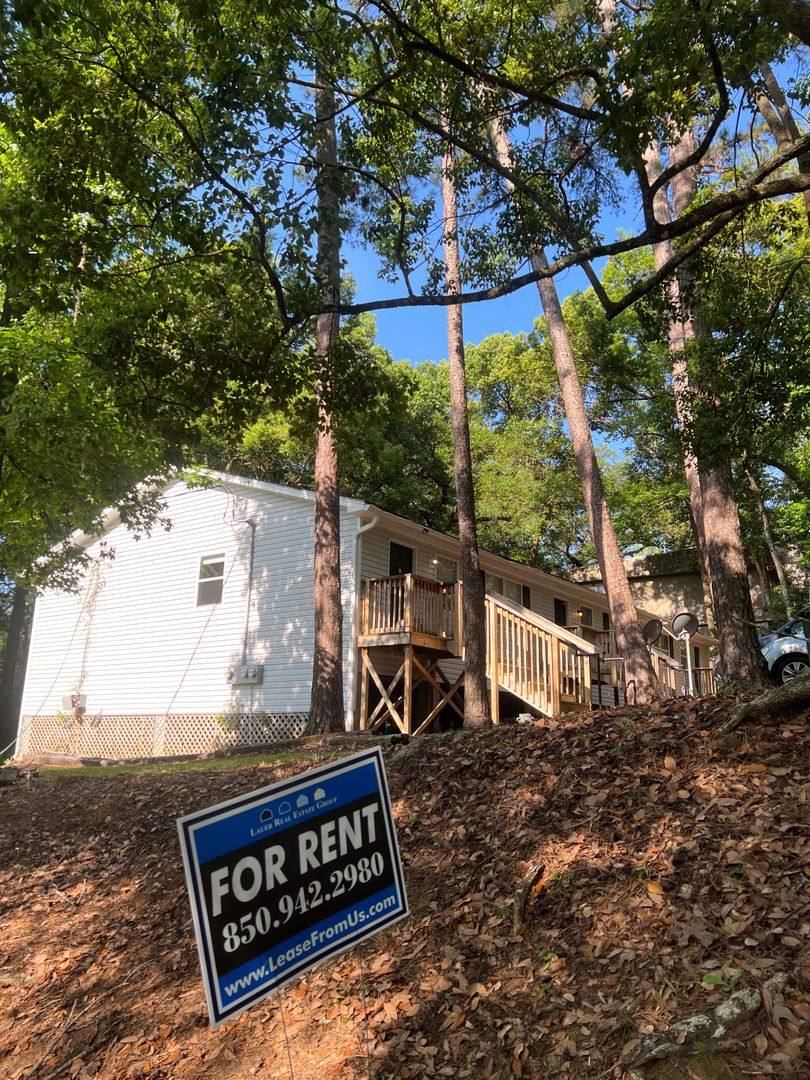 Apartment for rent at 2110 Golf Terrace, Tallahassee, FL 32301