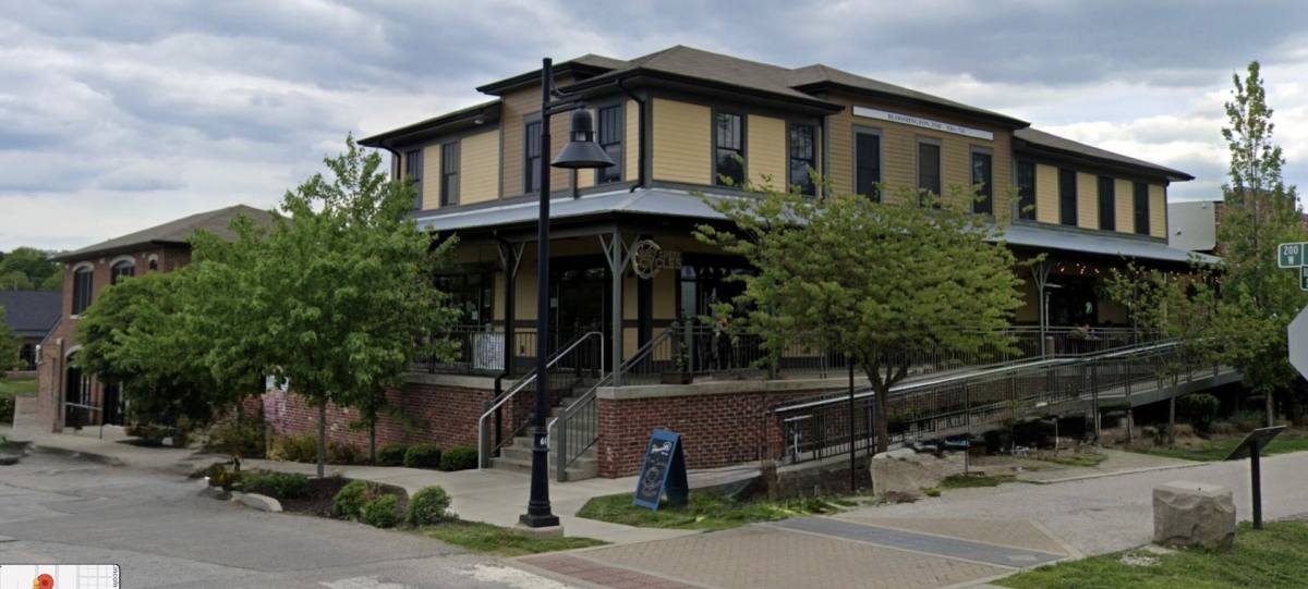 Apartment for rent at 235 W Dodds St, Bloomington, IN 47403
