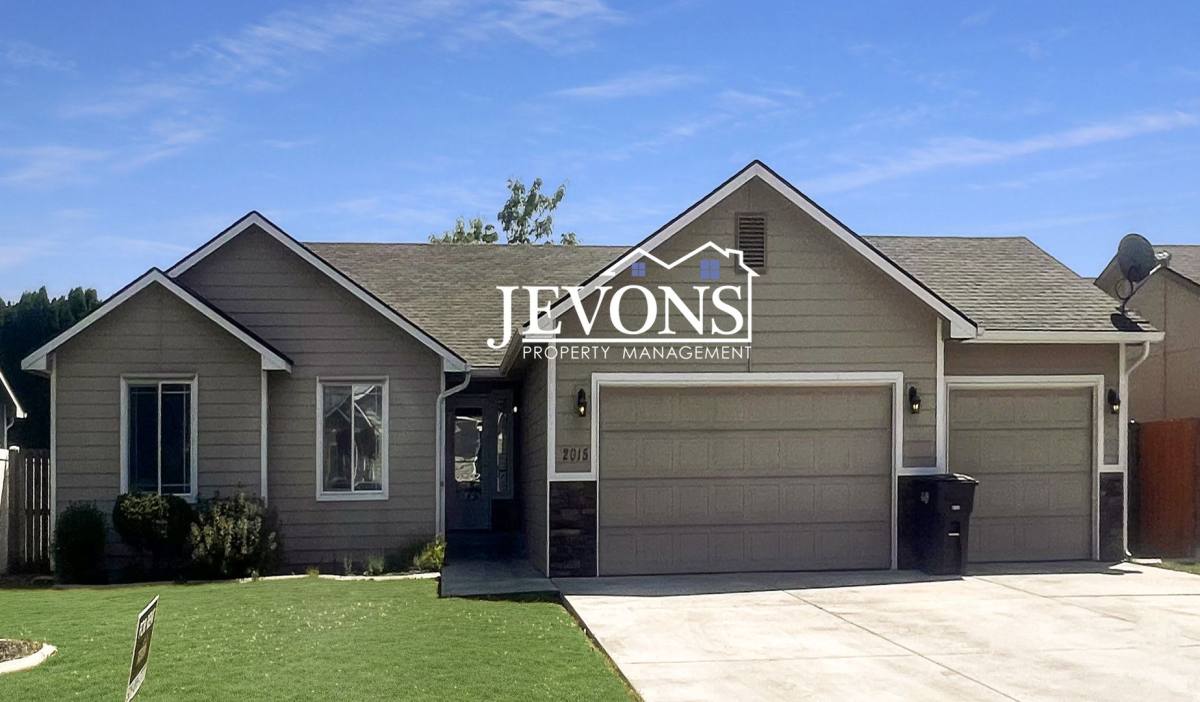 House for rent at 2015 S 57th Ave, Yakima, WA 98903