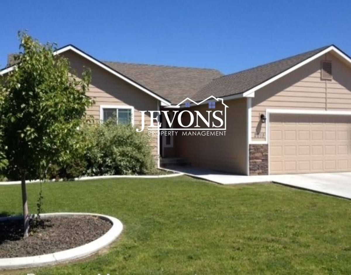 House for rent at 2015 S 57th Ave, Yakima, WA 98903