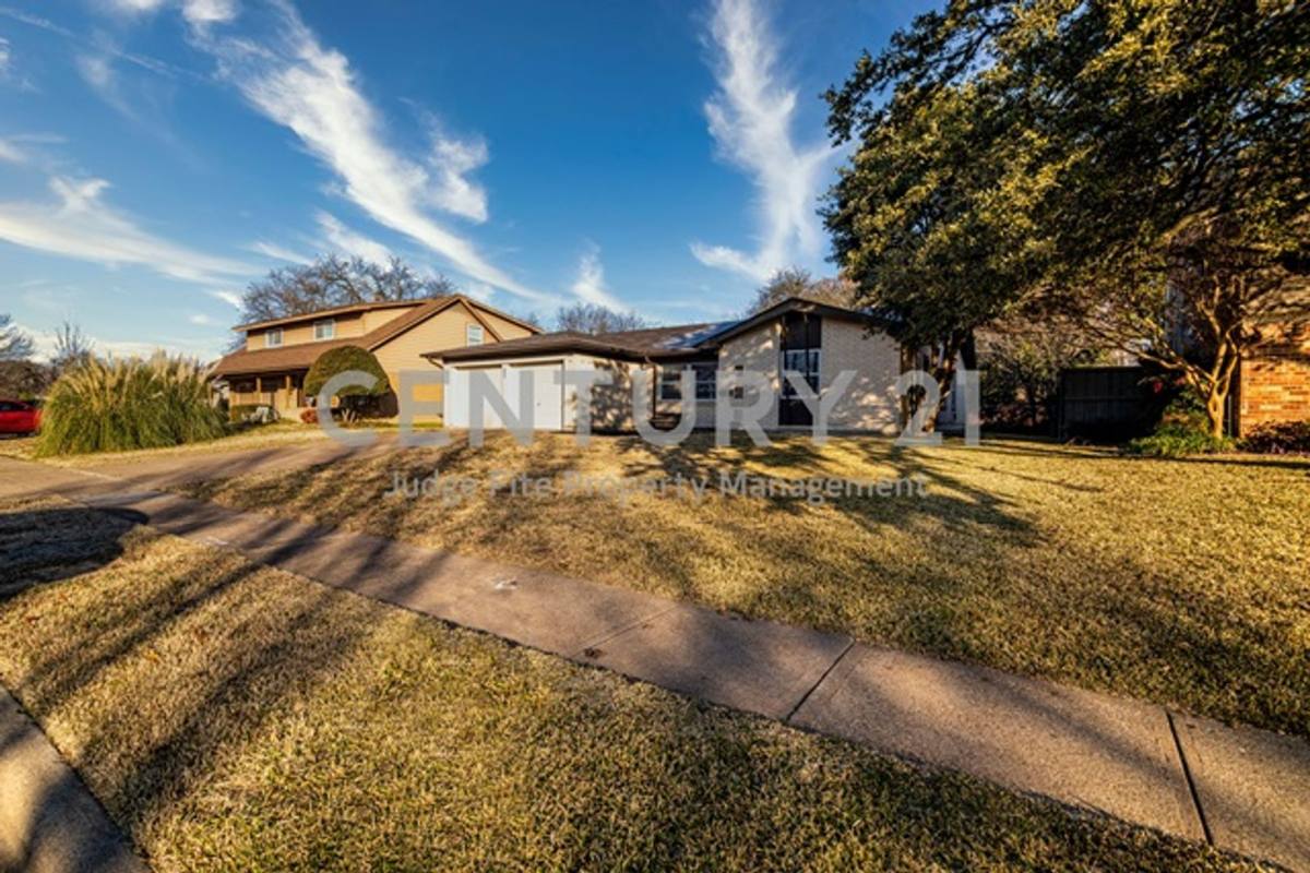 House for rent at 704 Kindred Lane, Richardson, TX 75080