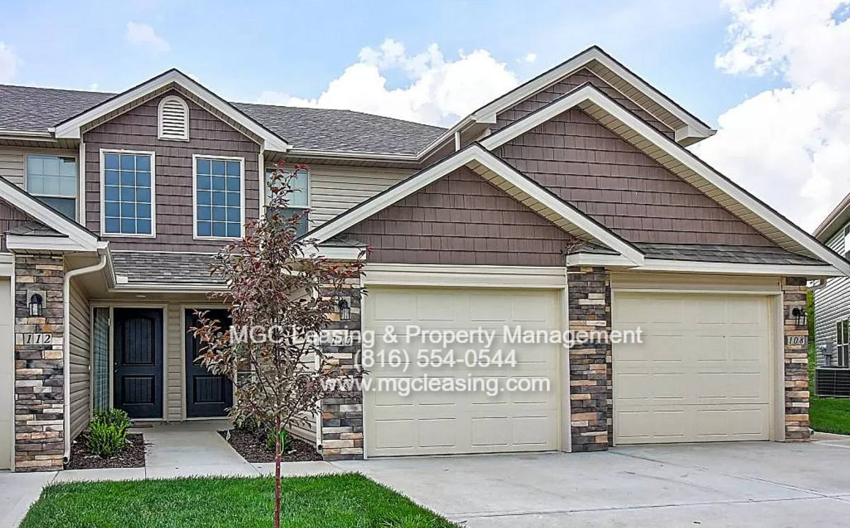 Townhouse for rent at 132-138 Barberry Lane, Raymore, MO 64083