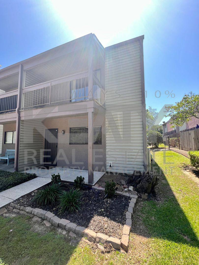 Townhouse for rent at 110 W Bayou Parkway #701, Lafayette, LA 70503